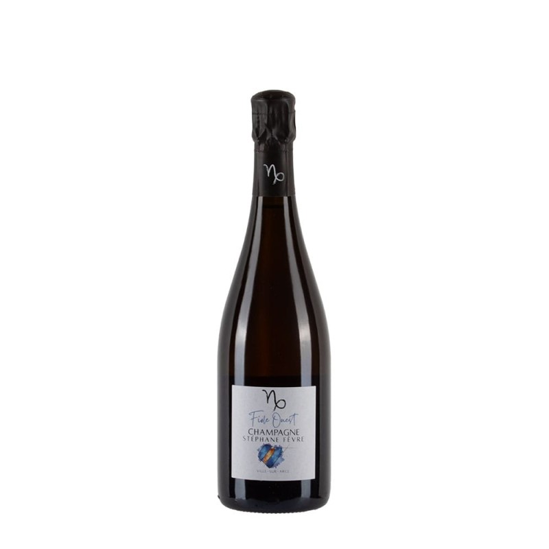 Bottiglia di Champagne Stéphane Fèvre Fiole Ouest, 100% Pinot Noir Biologico, Non filtrato. Bottiglia di Champagne Stéphane Fèvre Fiole Ouest, 100% Pinot Noir Biologico, Non filtrato.