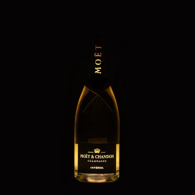 Moet et Chandon Golden Light Up Magnum 150cl - Bwineshop